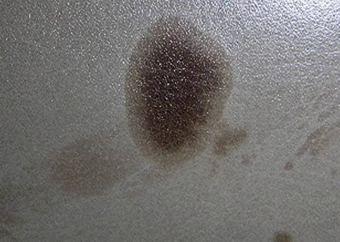 How to Remove Oil, Grease, Resin or Chewing Gum Stains on Leather