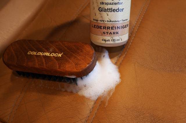 How to Clean and Maintain Leather Car Seats (Detailed)